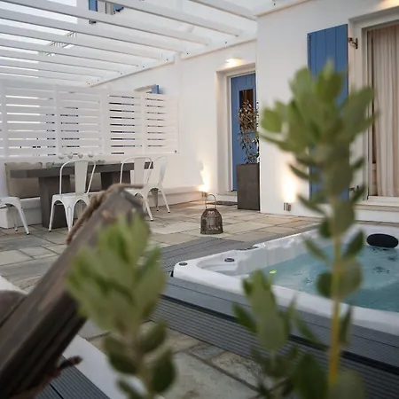 Kalypso Naousa (Paros)